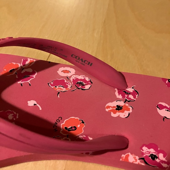 NWOT Coach Clementine Flip Flop size 9B - Picture 4 of 4